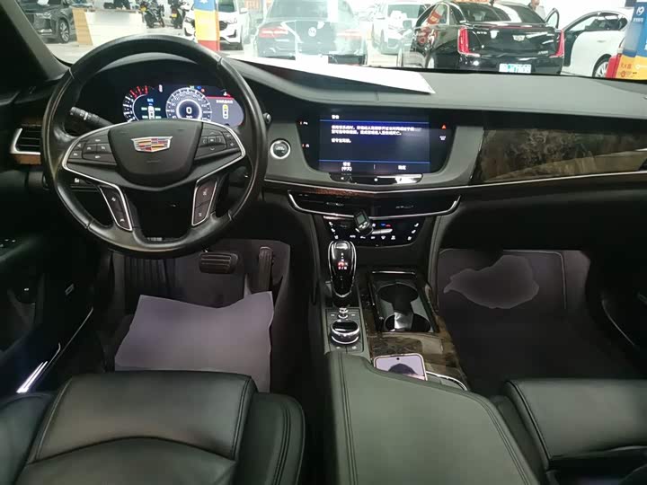 Фото 10 - Cadillac CT6