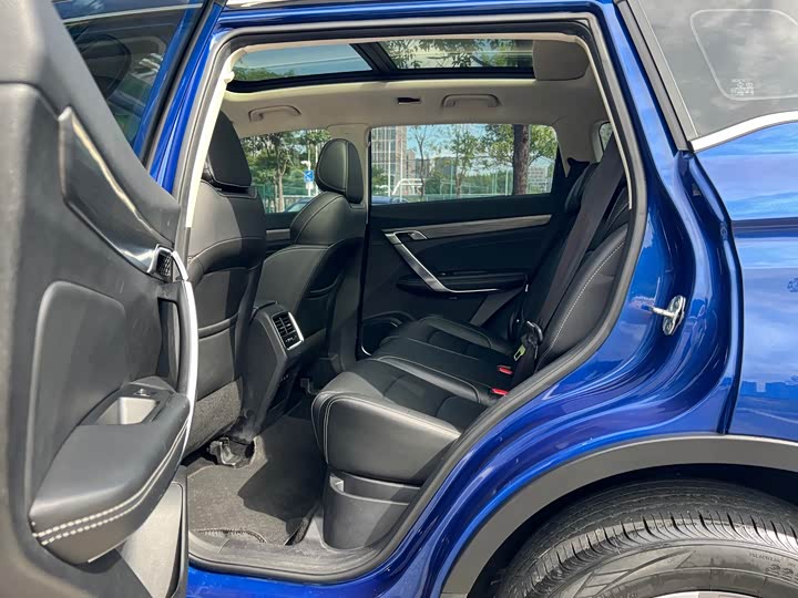 Фото 11 - Geely Atlas