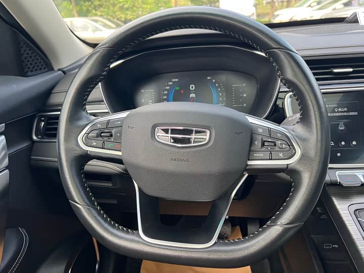 Фото 18 - Geely Atlas