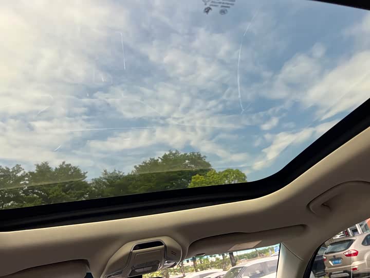 Фото 20 - Geely Atlas