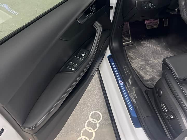 Фото 7 - Audi A4L