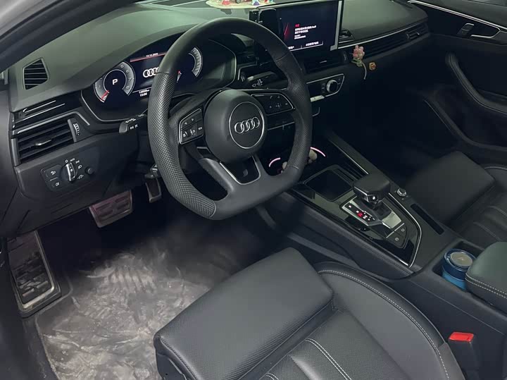 Фото 8 - Audi A4L