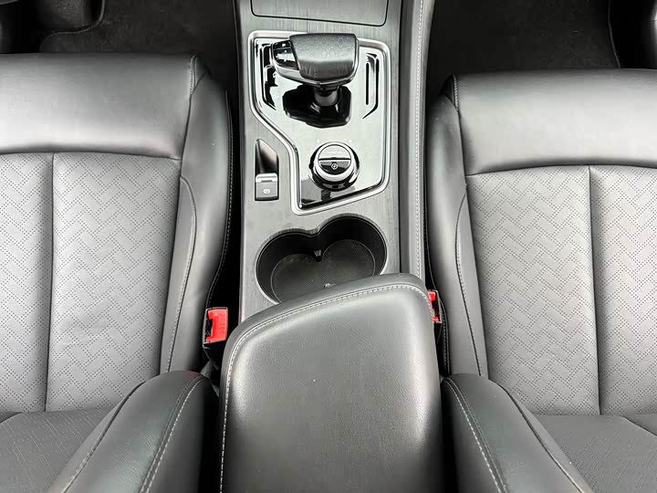 Фото 13 - Changan CS55 EV