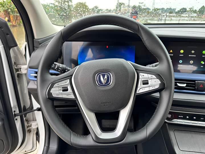 Фото 15 - Changan CS55 EV