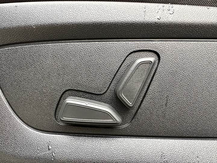 Фото 18 - Changan CS55 EV