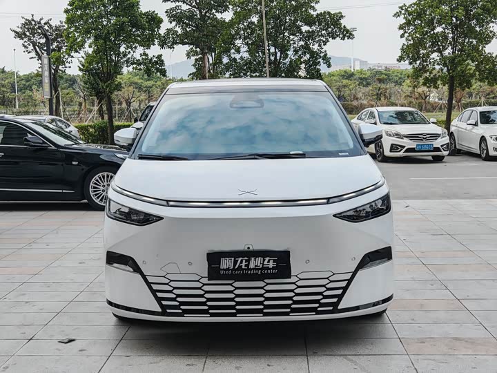 Фото 2 - XPeng X9