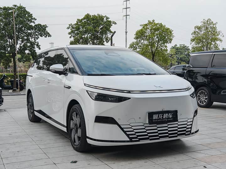 Фото 3 - XPeng X9