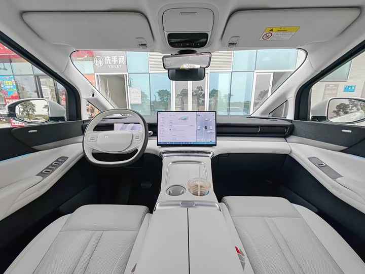 Фото 9 - XPeng X9