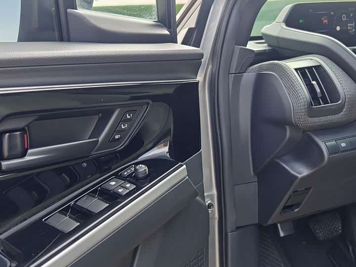 Фото 10 - Toyota bZ4X