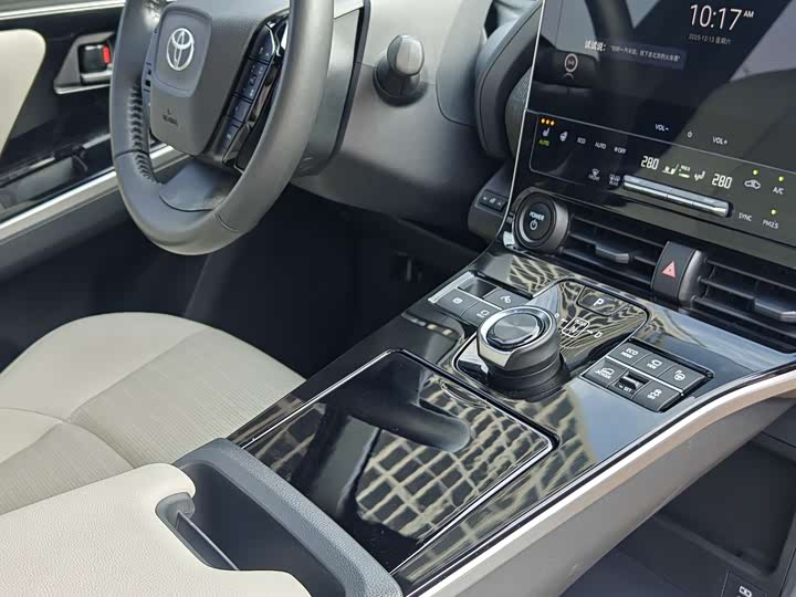 Фото 12 - Toyota bZ4X