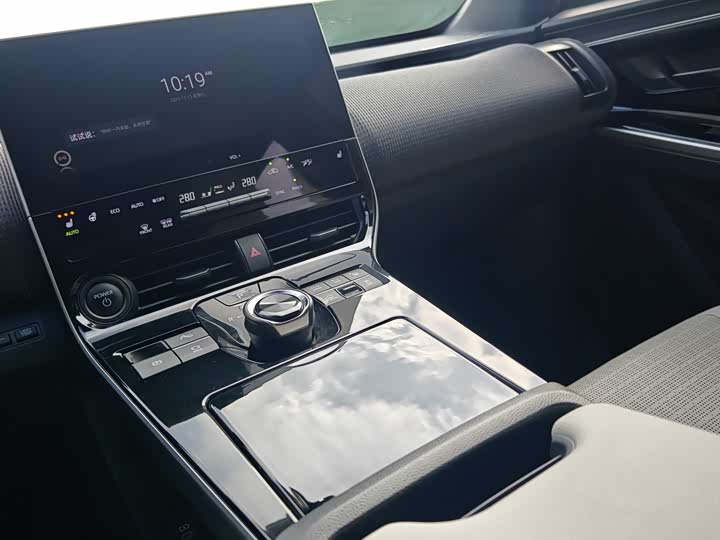 Фото 19 - Toyota bZ4X