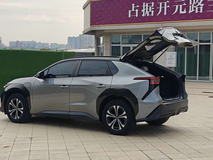 Фото 23 - Toyota bZ4X