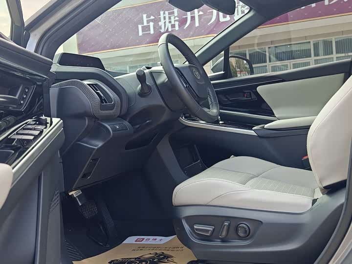 Фото 7 - Toyota bZ4X