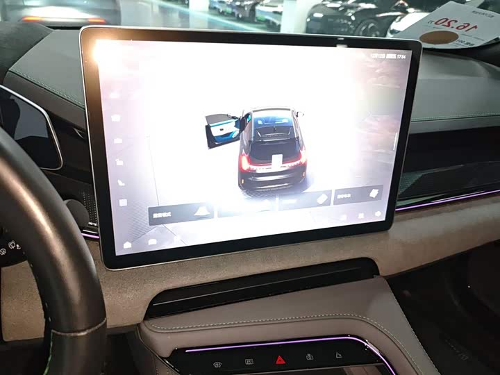 Фото 13 - Zeekr 001