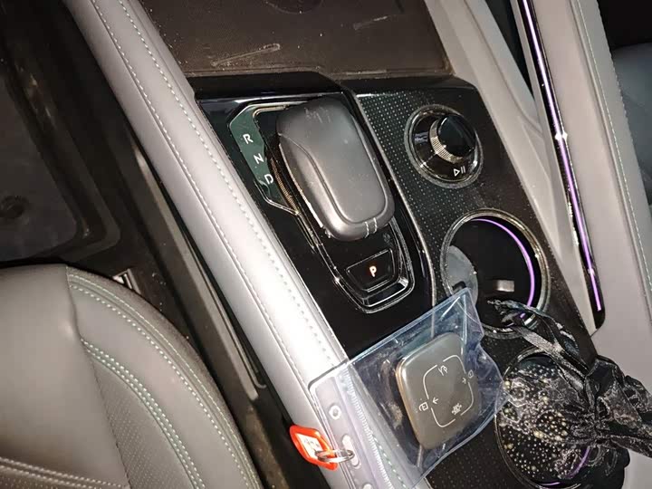 Фото 14 - Zeekr 001