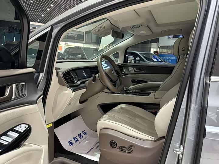 Фото 5 - Denza D9