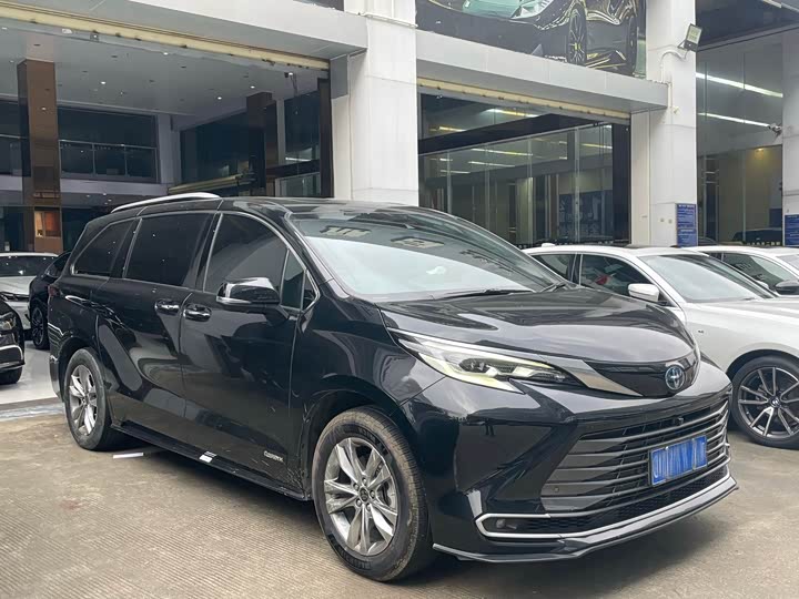 Фото 3 - Toyota Sienna