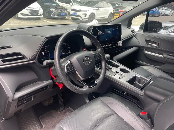 Фото 5 - Toyota Sienna