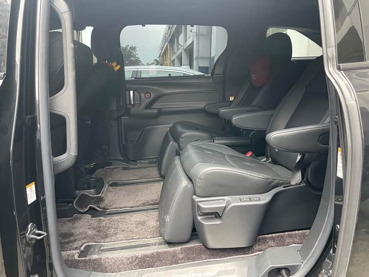 Фото 6 - Toyota Sienna