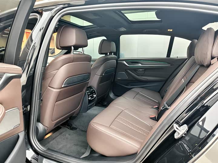 Фото 13 - BMW 5 Series