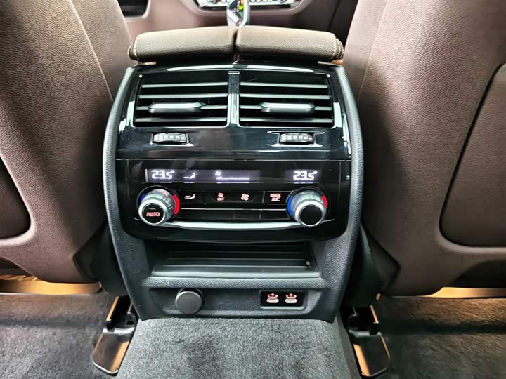 Фото 14 - BMW 5 Series