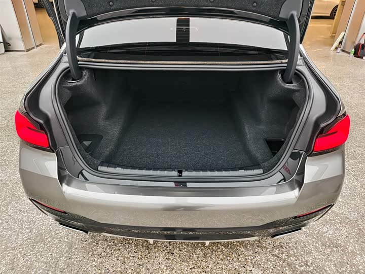 Фото 16 - BMW 5 Series