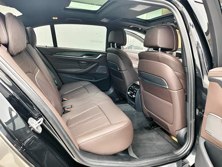 Фото 17 - BMW 5 Series