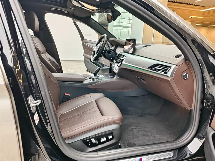 Фото 18 - BMW 5 Series