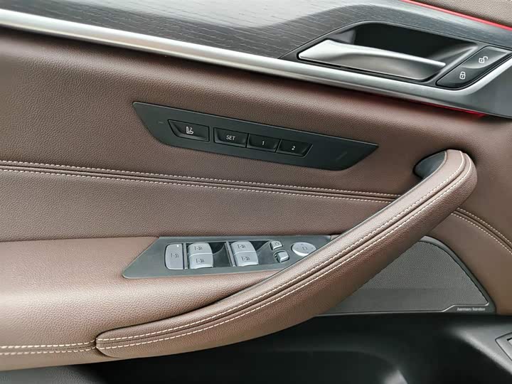 Фото 9 - BMW 5 Series