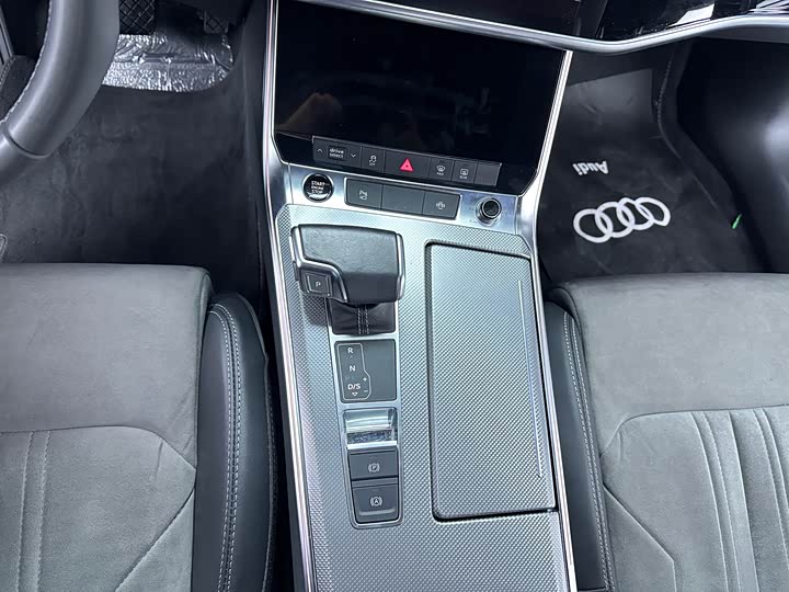 Фото 10 - Audi A6L
