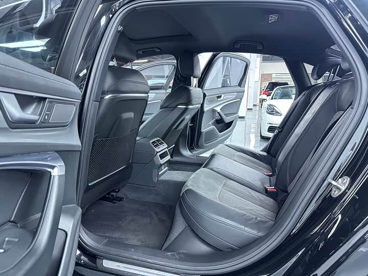 Фото 11 - Audi A6L