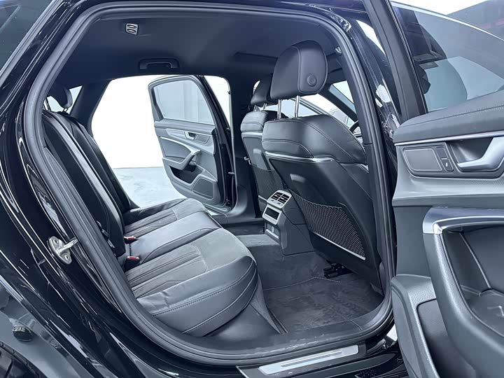 Фото 14 - Audi A6L