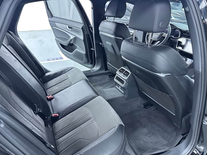 Фото 15 - Audi A6L