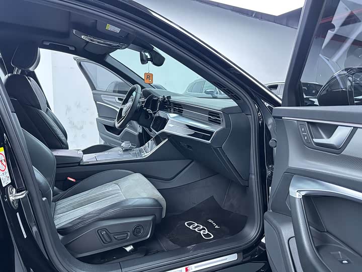 Фото 16 - Audi A6L