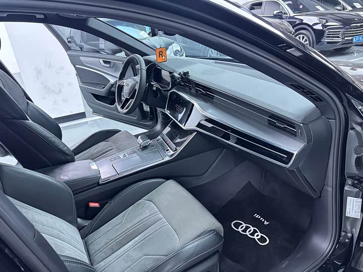 Фото 17 - Audi A6L