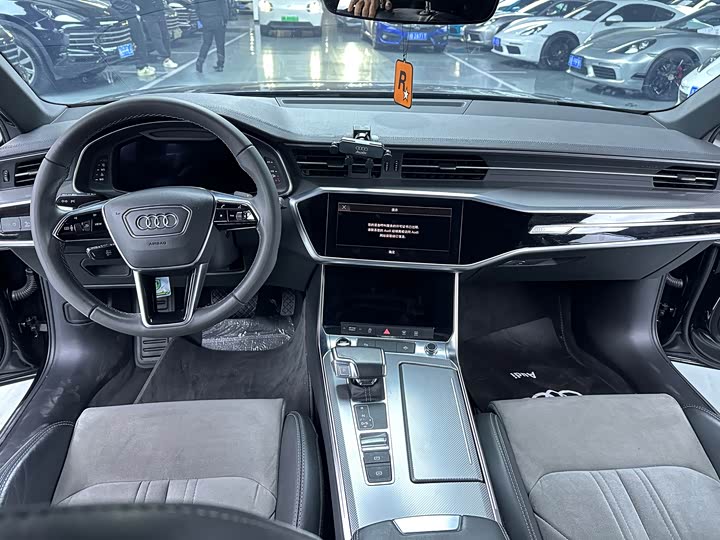 Фото 6 - Audi A6L