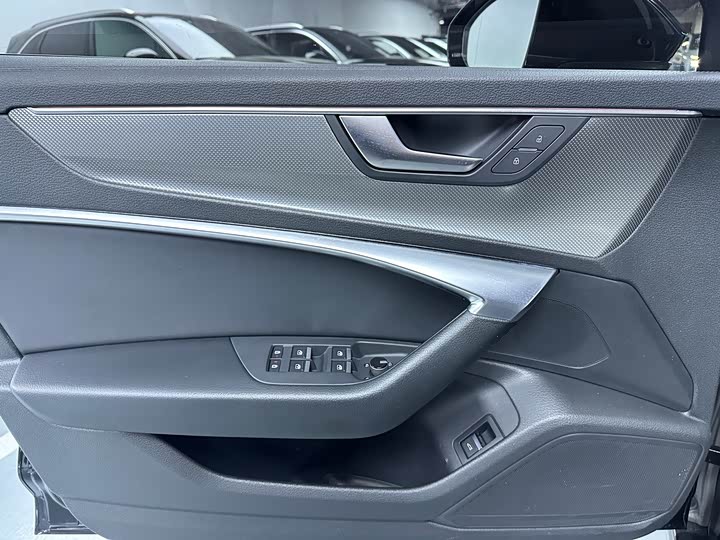 Фото 7 - Audi A6L