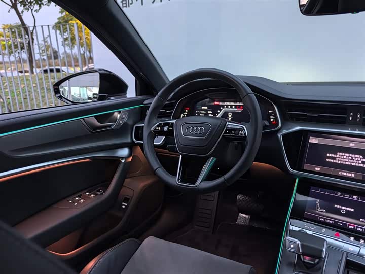 Фото 13 - Audi A6L