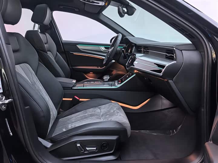 Фото 14 - Audi A6L