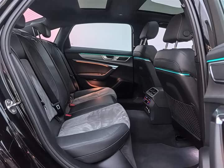 Фото 15 - Audi A6L