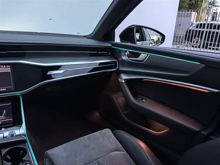 Фото 17 - Audi A6L