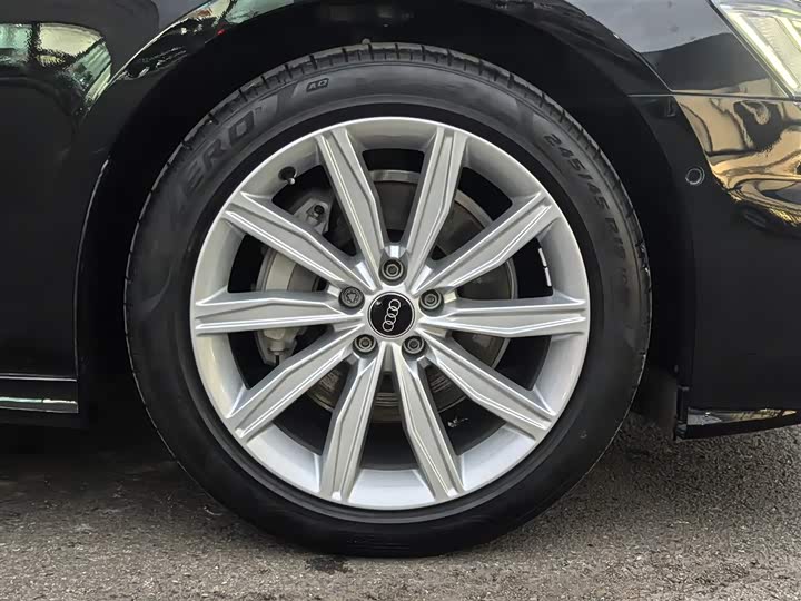 Фото 7 - Audi A6L