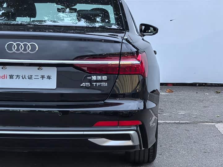 Фото 8 - Audi A6L