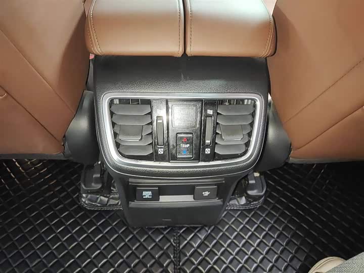 Фото 4 - Honda UR-V