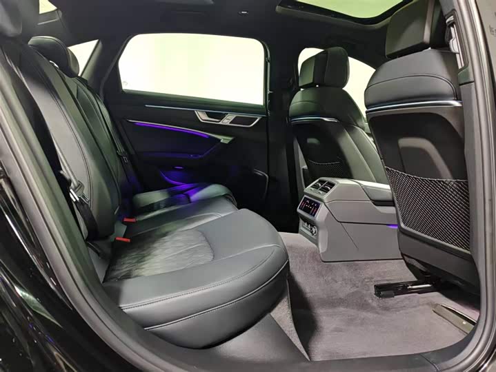 Фото 6 - Audi A6L