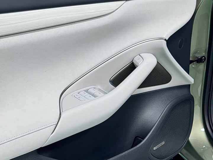 Фото 10 - Xiaomi SU7