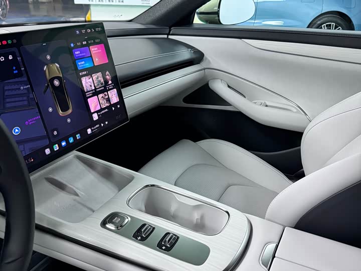 Фото 12 - Xiaomi SU7