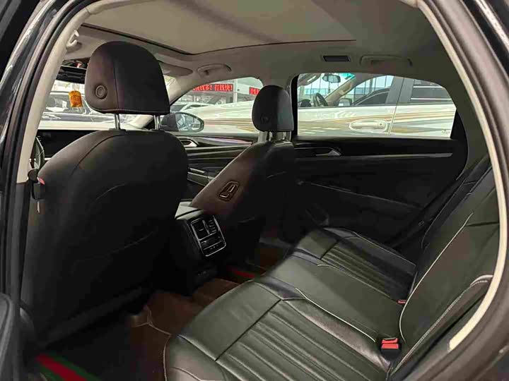 Фото 5 - Volkswagen Passat