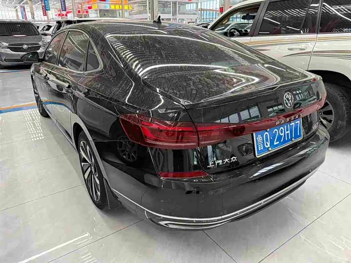 Фото 7 - Volkswagen Passat