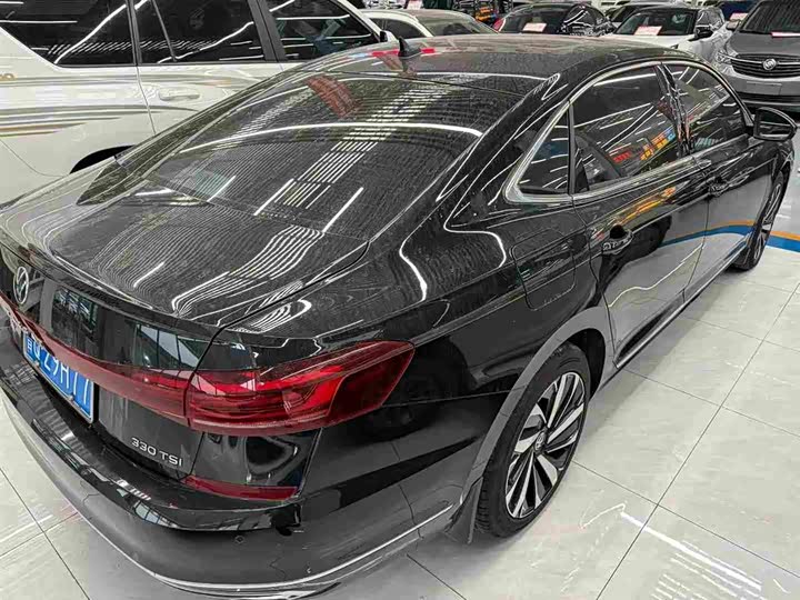 Фото 8 - Volkswagen Passat